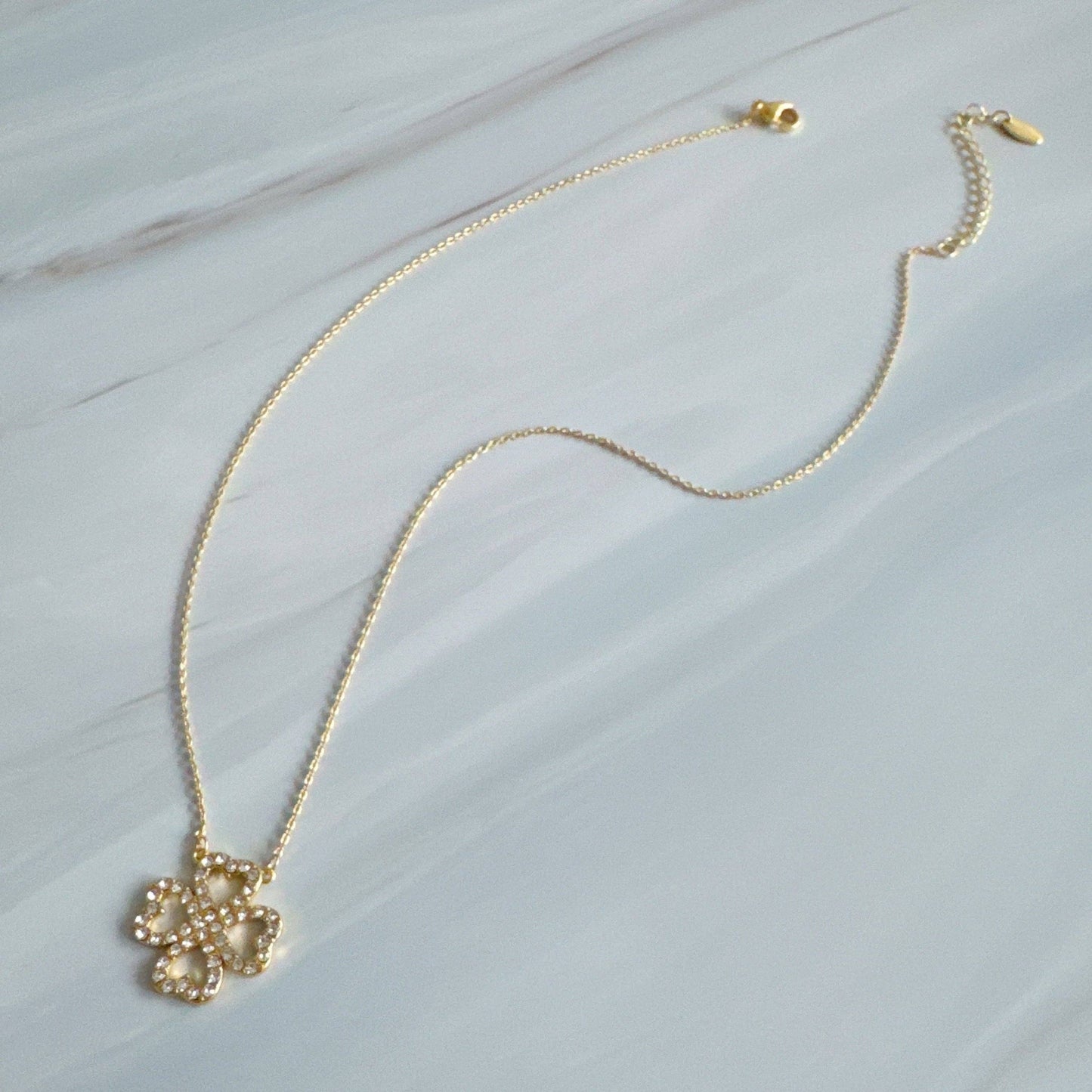Golden Clover Crystal Necklace – Modern Radiance