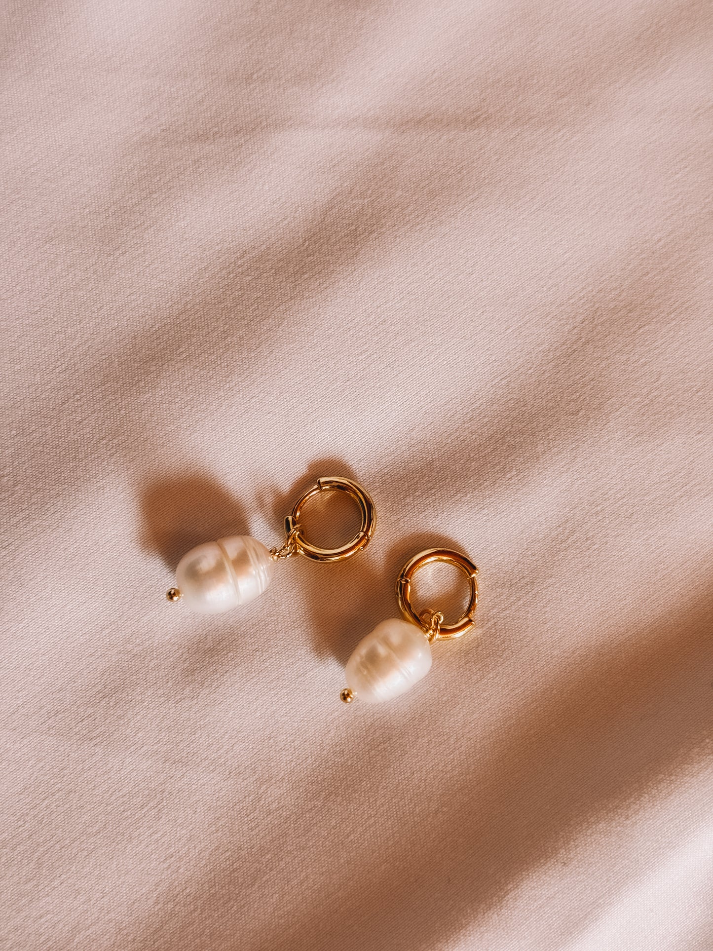 Oval Pearl Earrings